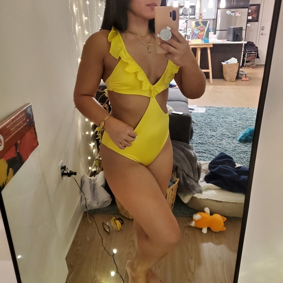 Gorgeous yellow ruffle swimsuit one piece - Picture 2 of 7